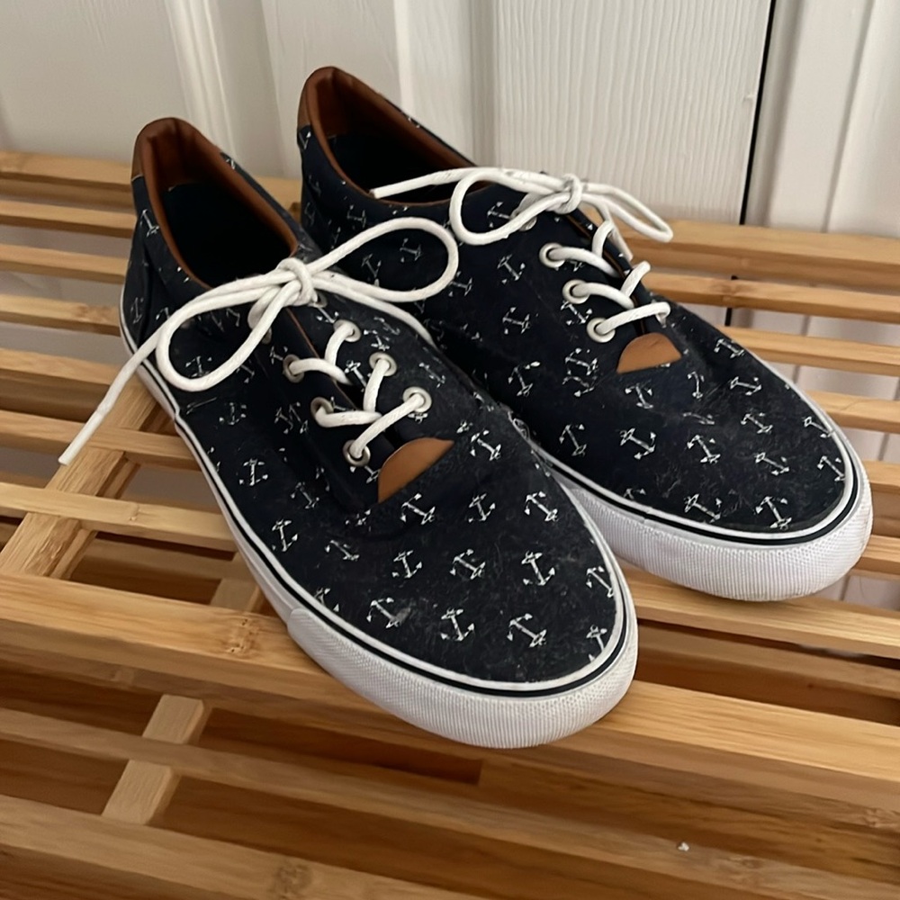 Anchors away! Bass low top sneakers: nautical print